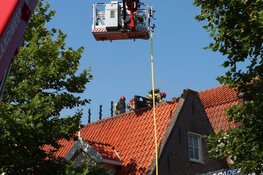 Felle brand op dakterras van woning in centrum Purmerend snel onder controle