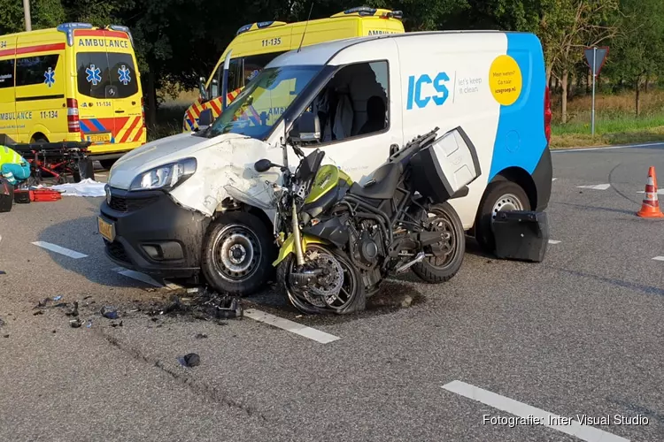 Politie onderzoekt ernstige aanrijding Zuidoostbeemster