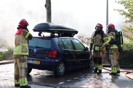 Auto vliegt in brand op parkeerplaats in Purmerend