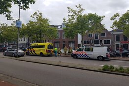 Meisje komt met been vast te zitten in fietswiel en moet naar ziekenhuis (Purmerend)