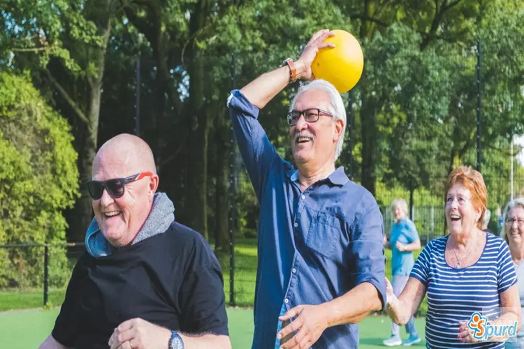 GoldenSports laat ouderen samen bewegen in de buitenlucht