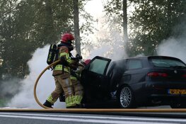 Auto in brand op provinciale weg in Purmerend