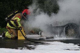 Auto in brand op provinciale weg in Purmerend