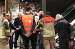 Vrouw gewond na valpartij op roltrap