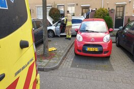 Automobilist rijdt door voortuintjes bij ongeval