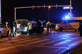 Busje knalt op auto in Purmerend