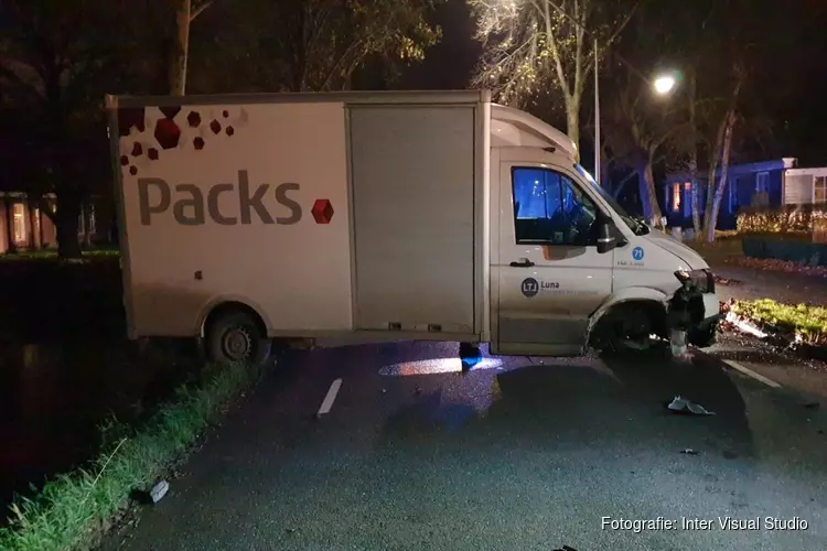 Auto tegen bakwagen gereden in Middenbeemster