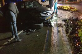 Auto tegen bakwagen gereden in Middenbeemster