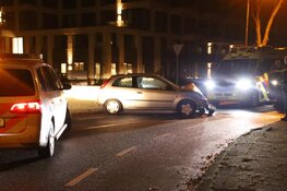 Inzittenden auto vluchten na botsing