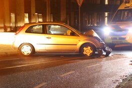 Inzittenden auto vluchten na botsing