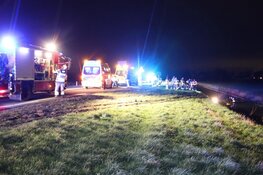 Twee auto's te water in Middenbeemster