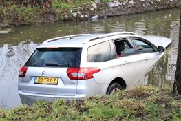 Auto te water gereden in Purmerend