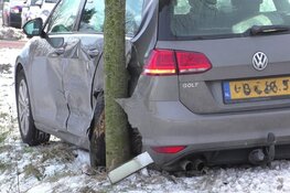 Botsing in Middenbeemster: twee auto's geborgen