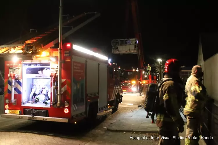 Vuurwerk op dak van basisschool