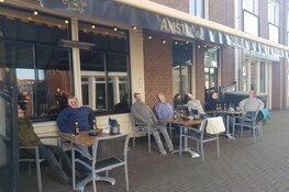 Terrassen worden buiten gezet wegens de aanhoudende en &#39;slopende&#39; maatregelen voor ondernemers