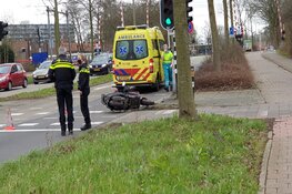 Scooterrijdster aangereden: automobilist vlucht