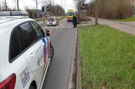 Scooterrijdster aangereden: automobilist vlucht