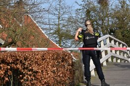 Arrestatieteam valt woning in De Rijp binnen