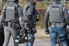 Arrestatieteam valt woning in De Rijp binnen
