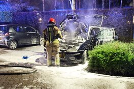 Auto door brand verwoest op Weidemolen