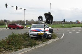 Politieauto crasht onderweg naar spoedmelding