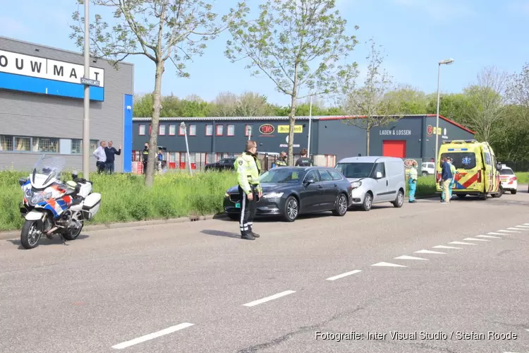 Proefritje gaat fout in Purmerend: auto raakt betrokken bij botsing