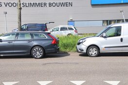 Proefritje gaat fout in Purmerend: auto raakt betrokken bij botsing