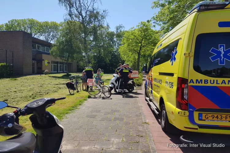 Scooterrijder botst achterop tienermeisje