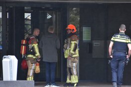 Rooklucht bij gemeentehuis Purmerend, brandweer ter plaatse