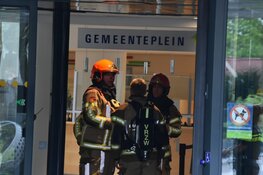 Rooklucht bij gemeentehuis Purmerend, brandweer ter plaatse
