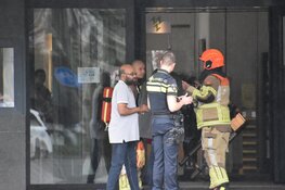 Rooklucht bij gemeentehuis Purmerend, brandweer ter plaatse