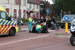 Vrouw op scootmobiel aangereden door auto
