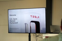 S.G. Gerrit Rietveld beleeft pilot bij Tesla Purmerend