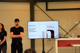 S.G. Gerrit Rietveld beleeft pilot bij Tesla Purmerend