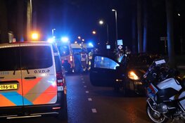 Fietser overleden na frontale botsing, automobilist gevlucht