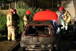 Geparkeerde auto door brand verwoest in Purmerend