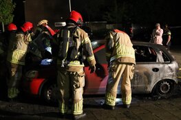 Geparkeerde auto door brand verwoest in Purmerend