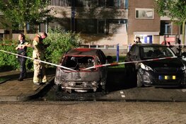 Geparkeerde auto door brand verwoest in Purmerend