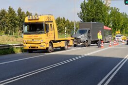 Bus en bakwagen rijden tegen elkaar in Purmerend