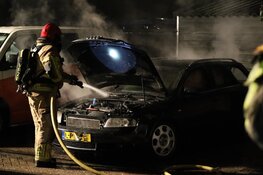 Auto door brand verwoest op Maishof