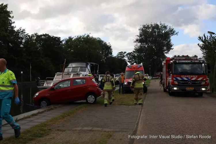 Auto bijna van kade gereden in Purmerend