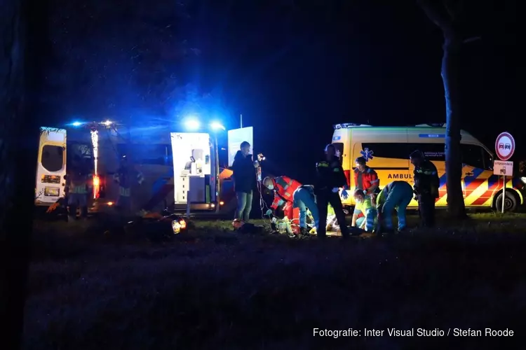 Motorrijder zwaargewond na crash