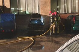 Auto door brand verwoest aan Broekerhof in Purmerend