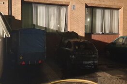 Auto door brand verwoest aan Broekerhof in Purmerend