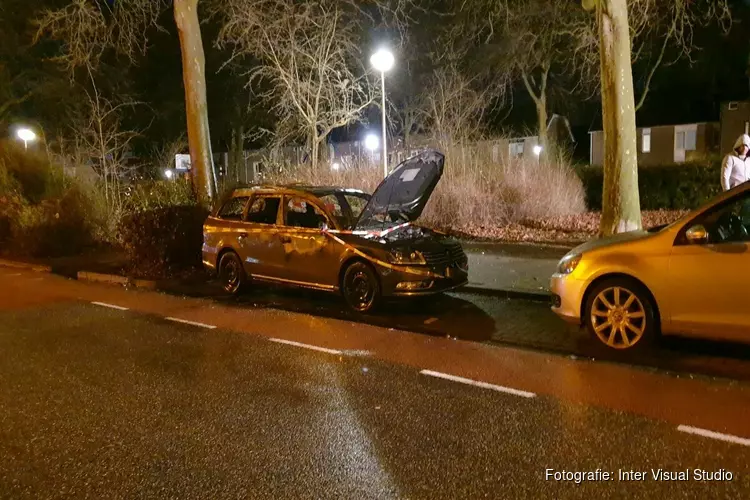 Auto uitgebrand op Overlanderstraat