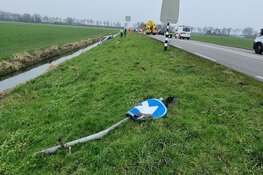 Auto te water na inhaalactie