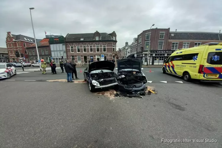 Gewonde en veel schade bij ongeluk in centrum Purmerend
