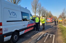 Fietsster zwaargewond na aanrijding met vrachtwagen