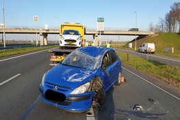 Auto over de kop op A7 bij Wijdewormer