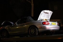 Auto tegen boom gereden in Purmerend, bestuurder aangehouden